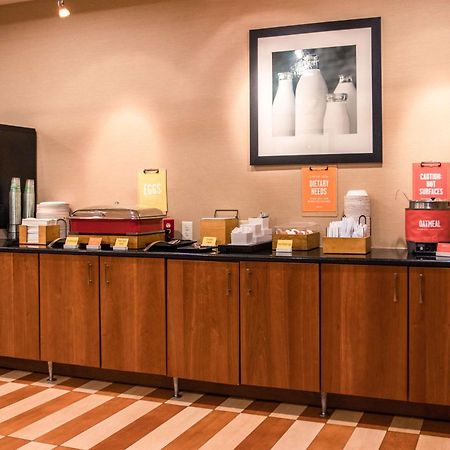 Hampton Inn Gloucester Exterior photo