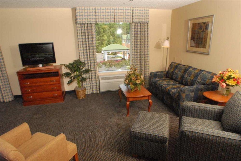 Hampton Inn Gloucester Exterior photo