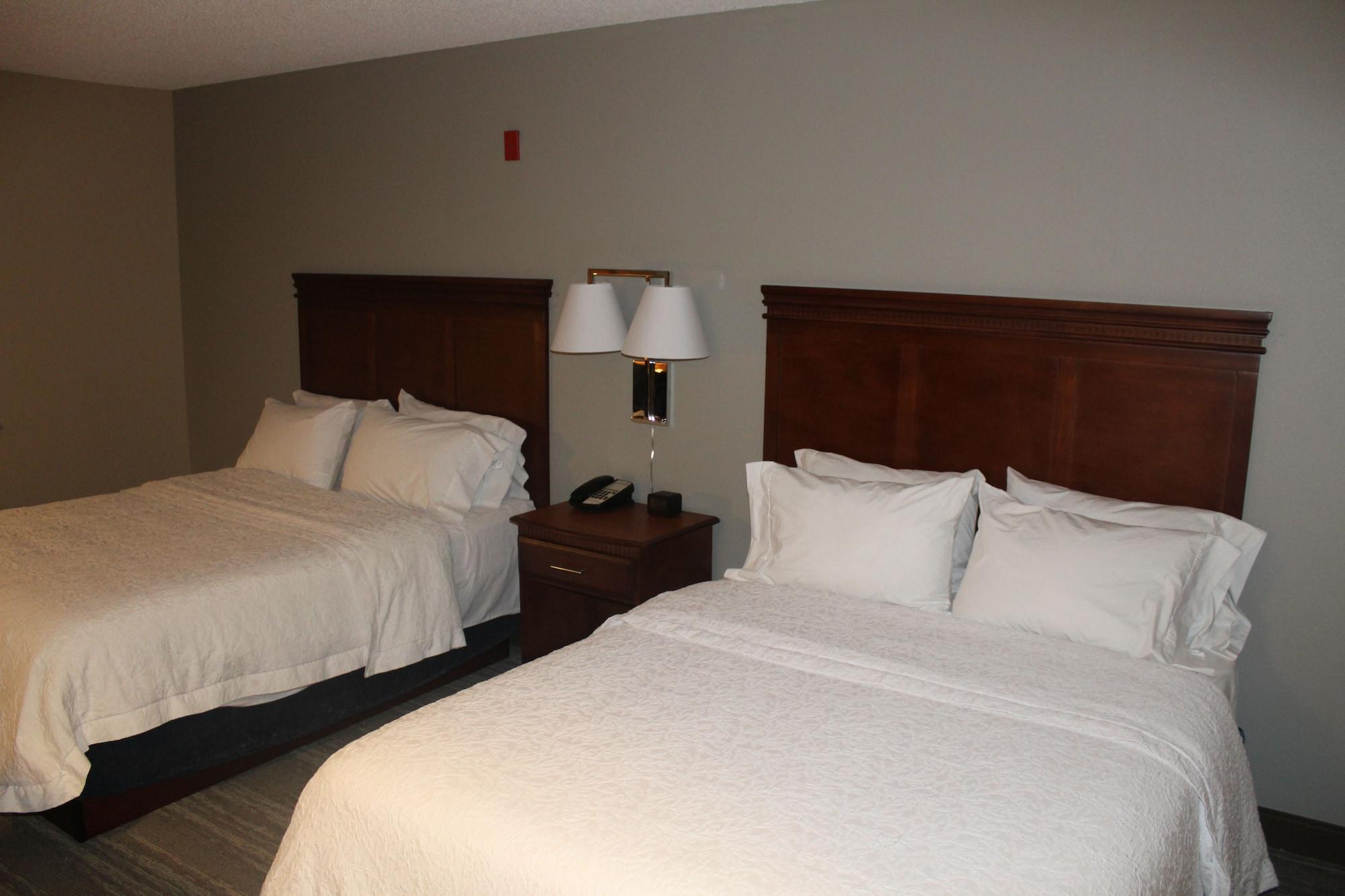 Hampton Inn Gloucester Exterior photo