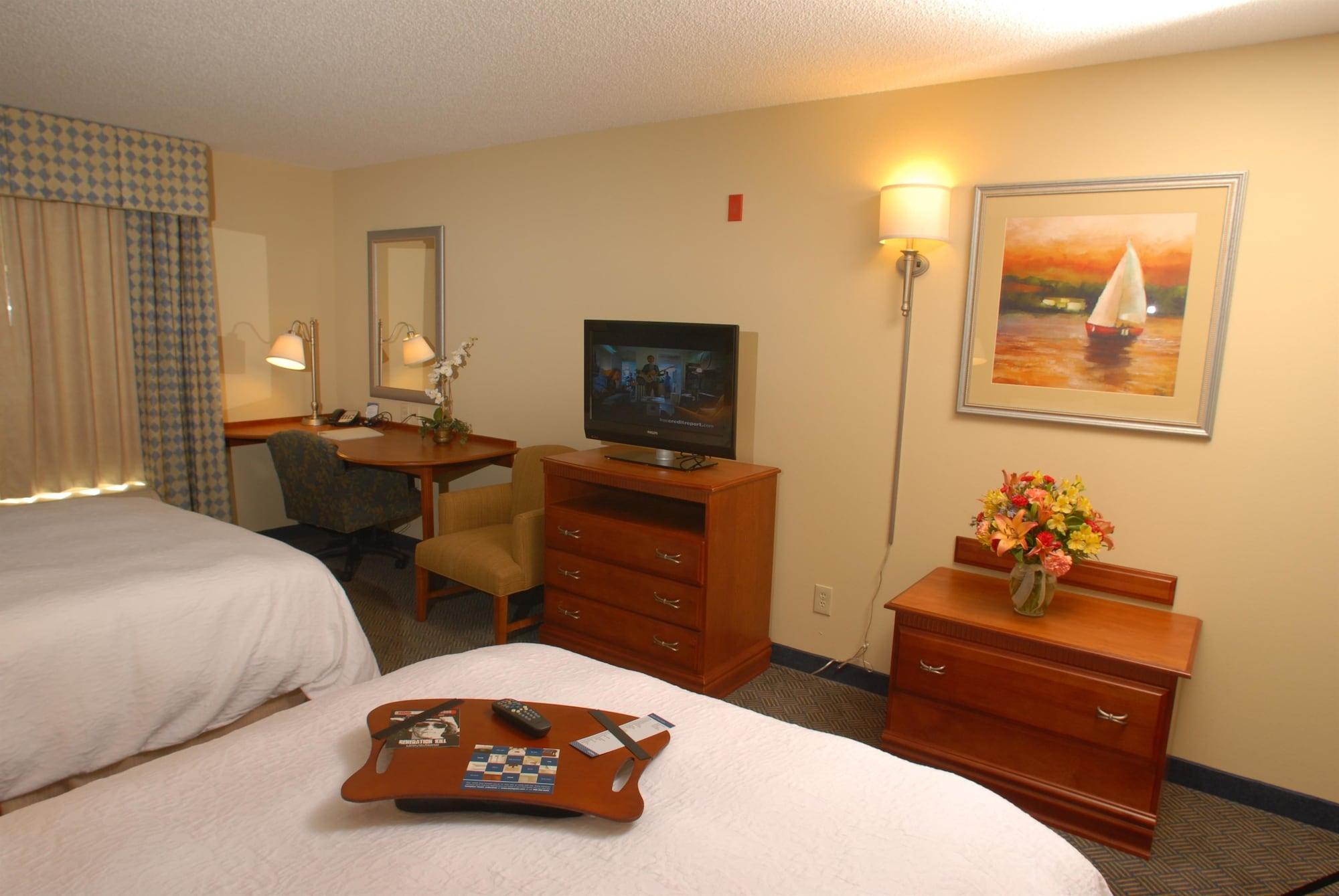 Hampton Inn Gloucester Exterior photo