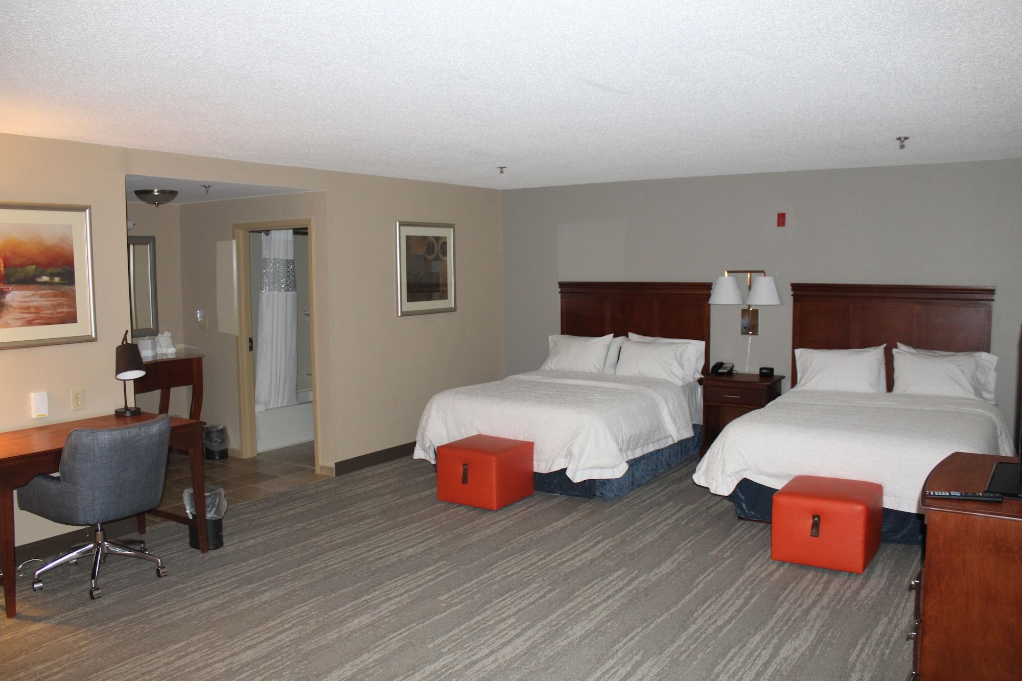 Hampton Inn Gloucester Exterior photo