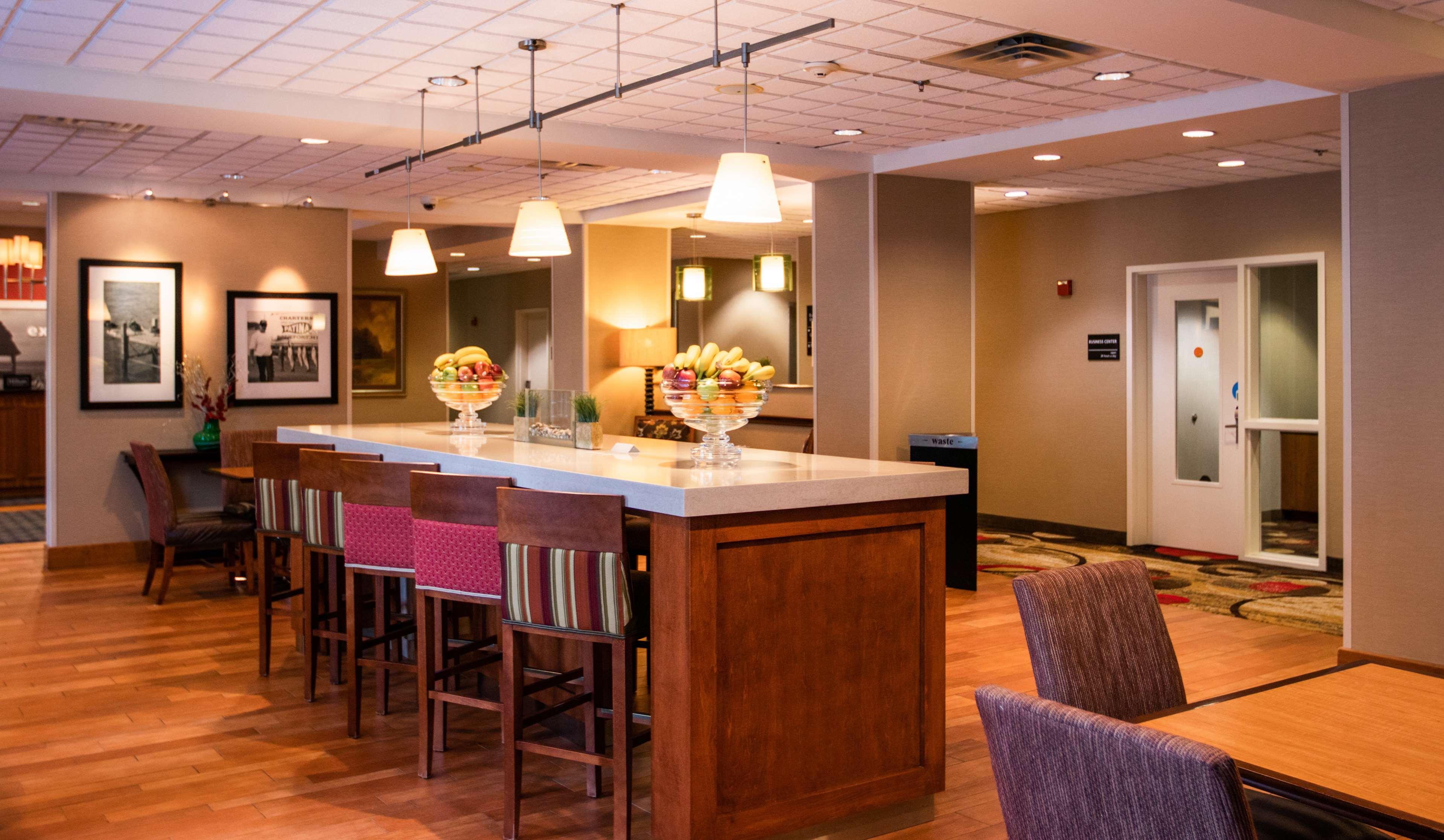 Hampton Inn Gloucester Exterior photo