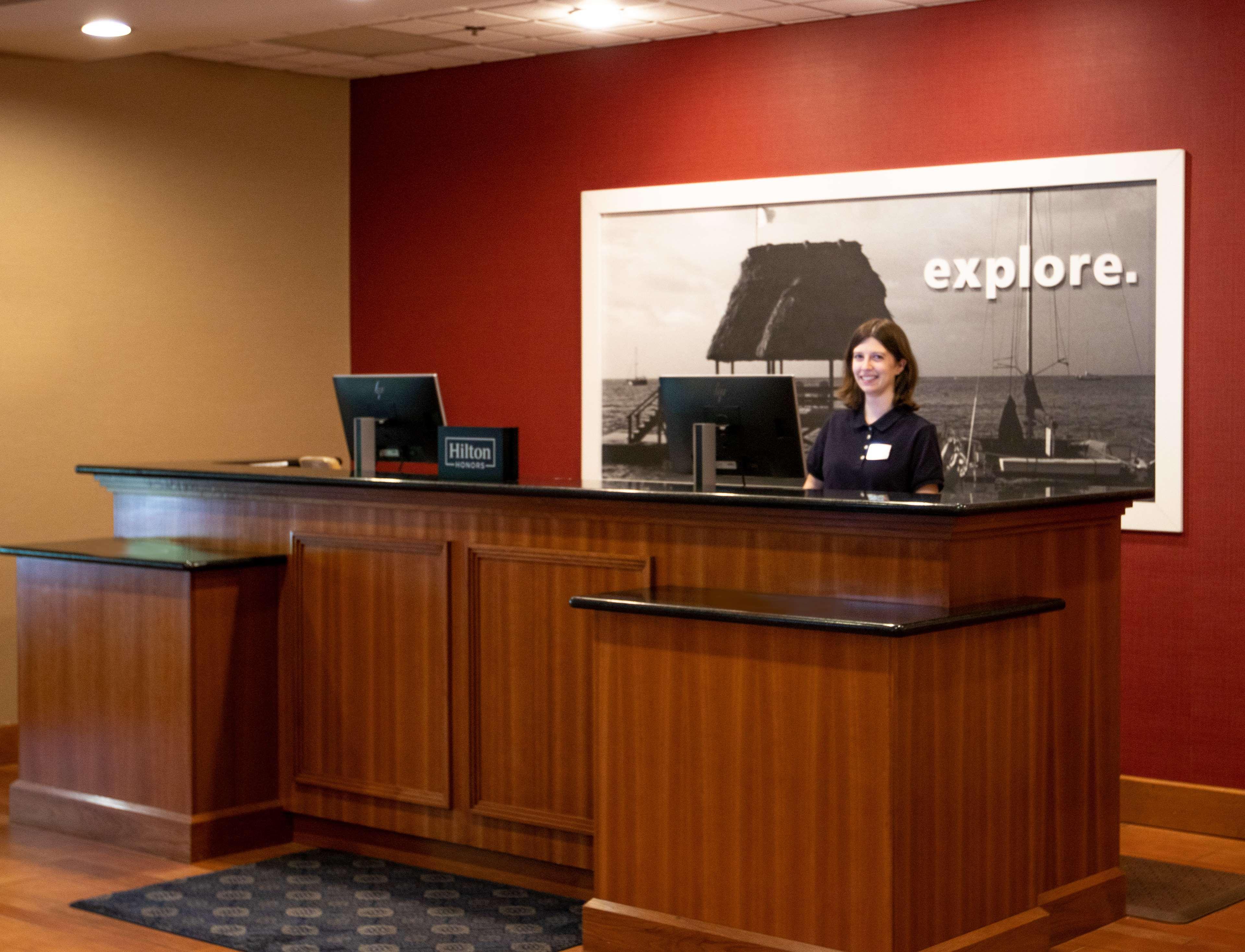 Hampton Inn Gloucester Exterior photo