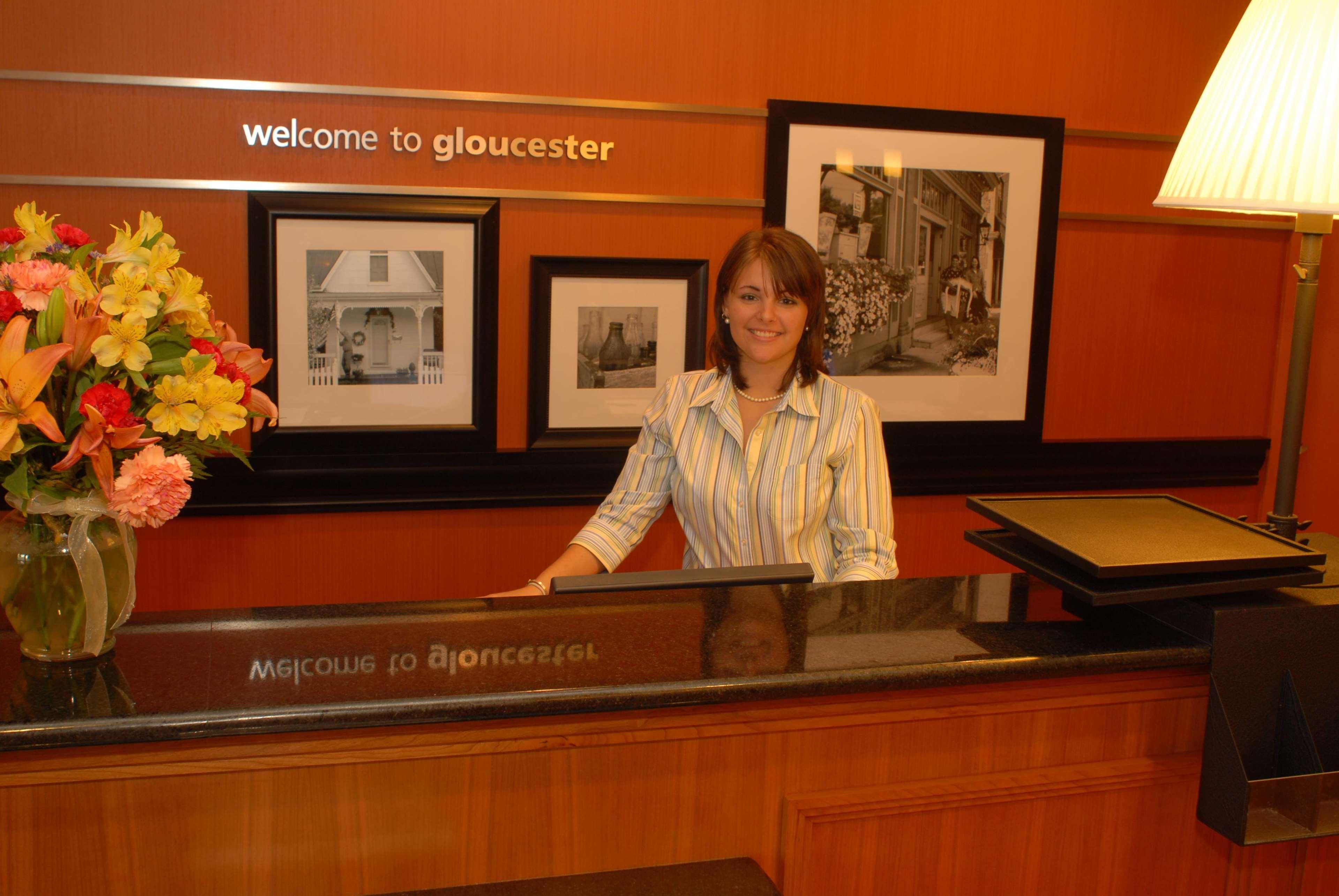 Hampton Inn Gloucester Exterior photo