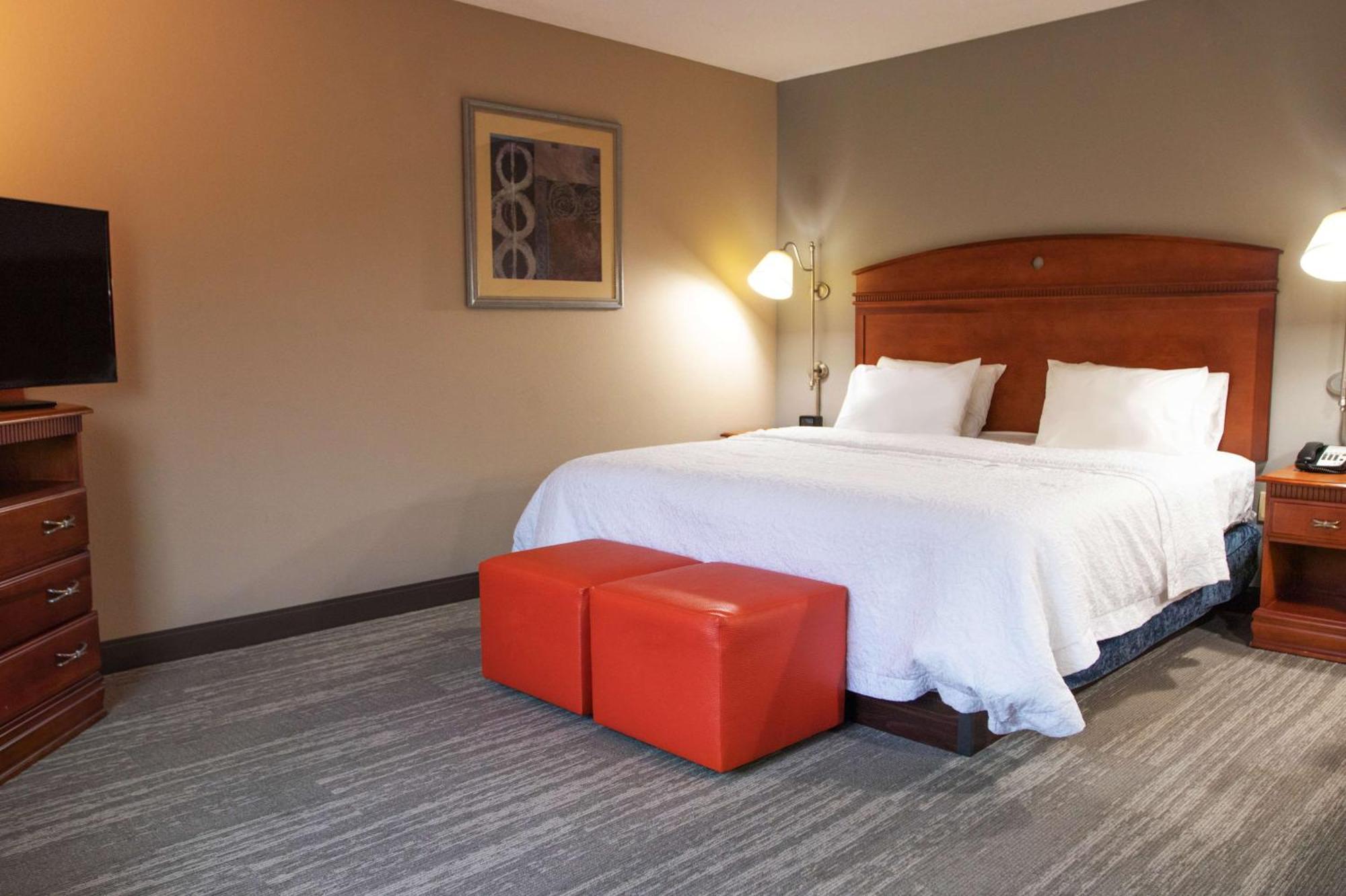 Hampton Inn Gloucester Exterior photo