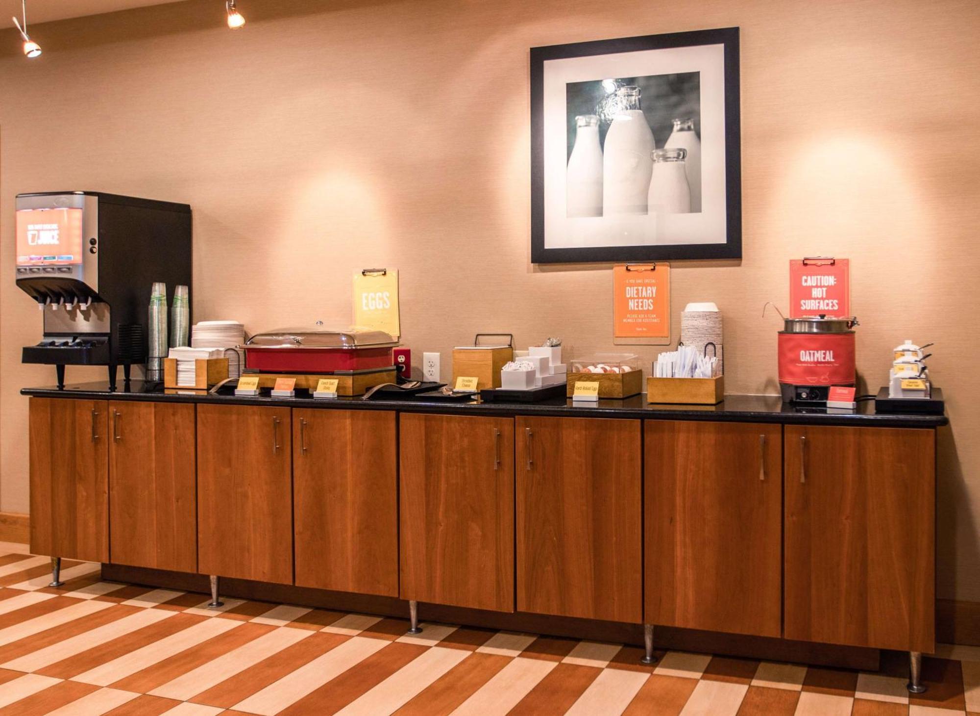 Hampton Inn Gloucester Exterior photo