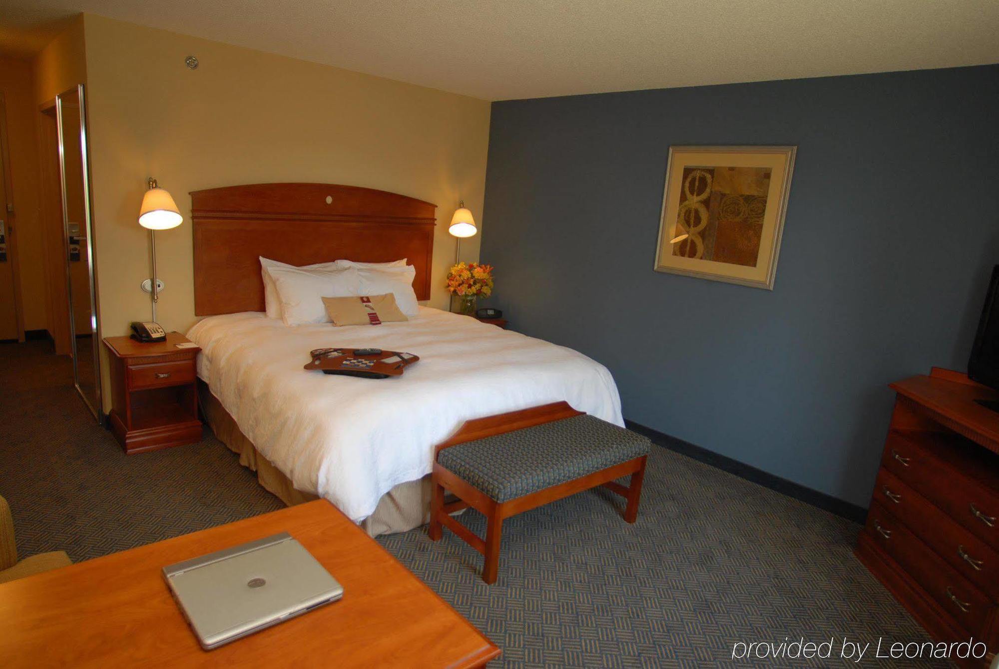 Hampton Inn Gloucester Exterior photo